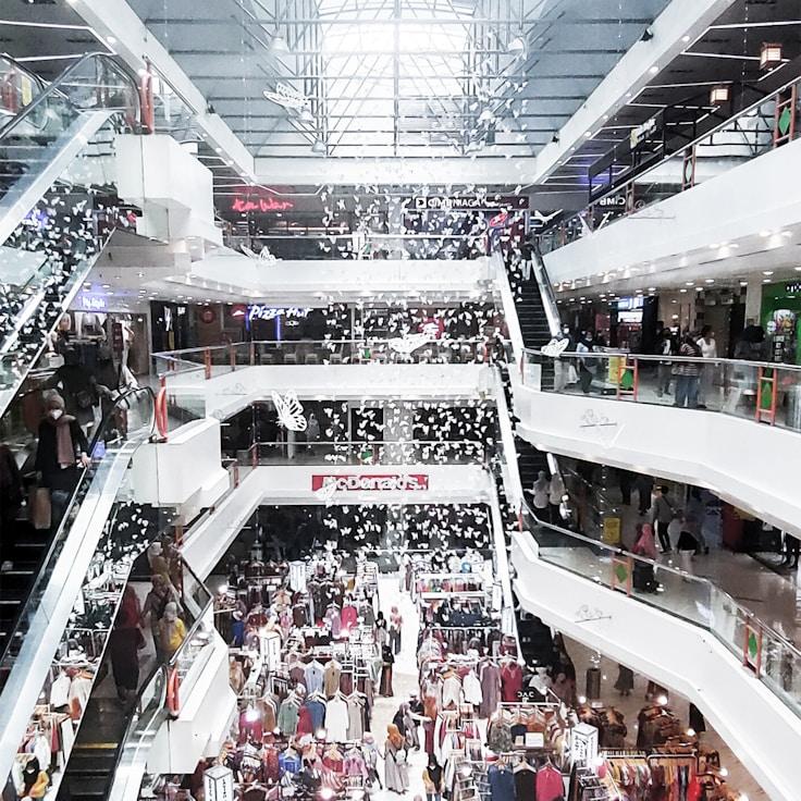 Family-friendly shopping and daily life in Italy